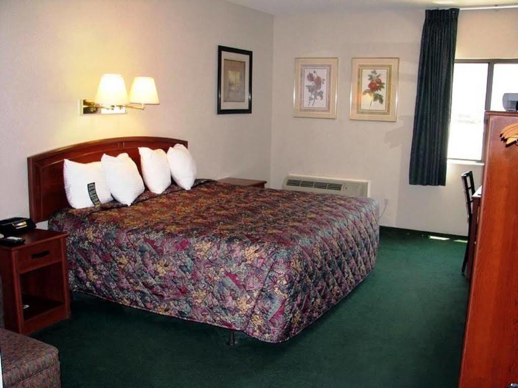 Super 8 By Wyndham Wichita North Hotel Kültér fotó